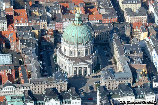 gal/Copenhagen/Amalienborg/Amalienborg_Palace_Copenhagen01.jpg