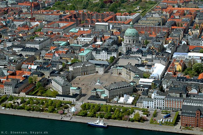 gal/Copenhagen/Amalienborg/Amalienborg_Palace_Copenhagen03.jpg