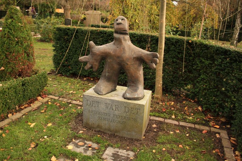 gal/Copenhagen/Assistens_Kirkegard/Assistens_Kirkegard_Cemetery_Copenhagen061.jpg