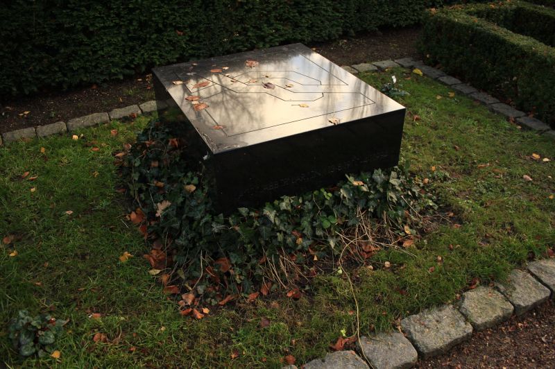 gal/Copenhagen/Assistens_Kirkegard/Assistens_Kirkegard_Cemetery_Copenhagen083.jpg