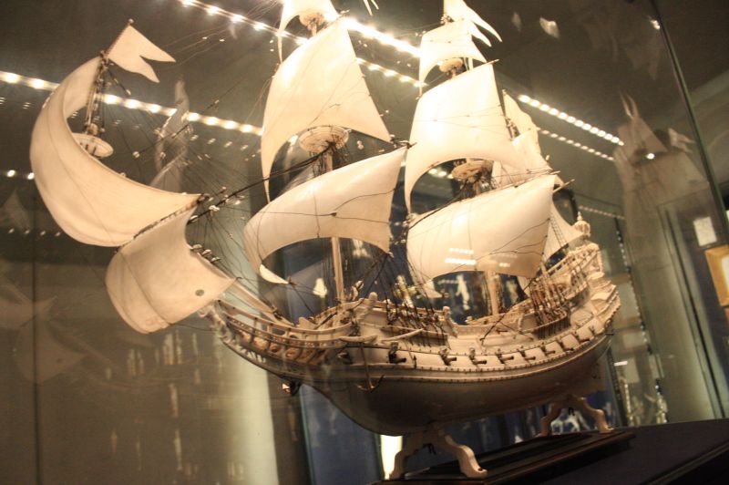 gal/Copenhagen/Rosenborg_Castle/Danish_Crown_Jewels/Rosenborg_Danish_Crown_Jewels_Treasury028.jpg