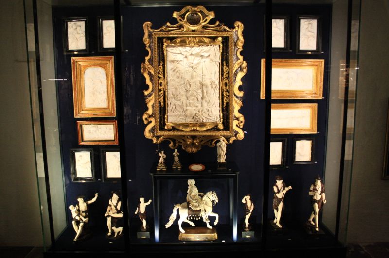 gal/Copenhagen/Rosenborg_Castle/Danish_Crown_Jewels/Rosenborg_Danish_Crown_Jewels_Treasury036.jpg