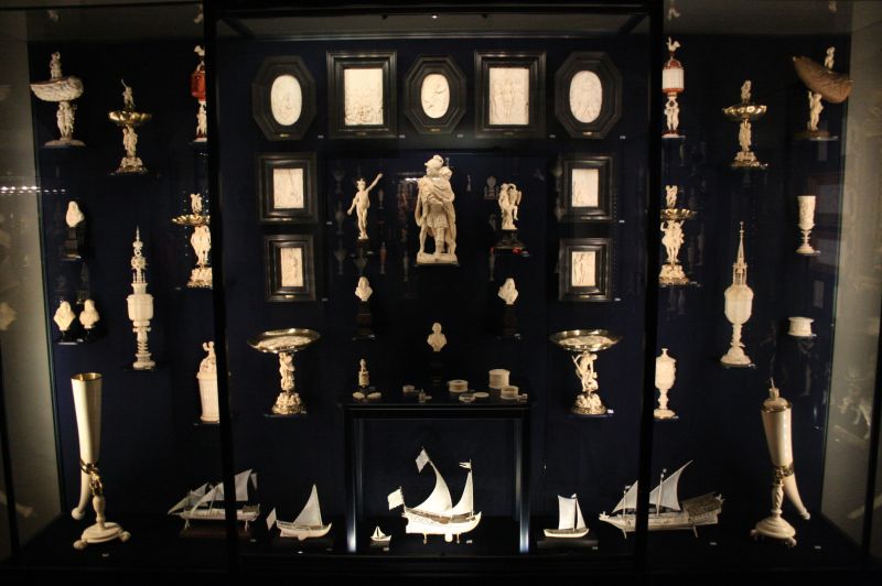 gal/Copenhagen/Rosenborg_Castle/Danish_Crown_Jewels/Rosenborg_Danish_Crown_Jewels_Treasury037.jpg