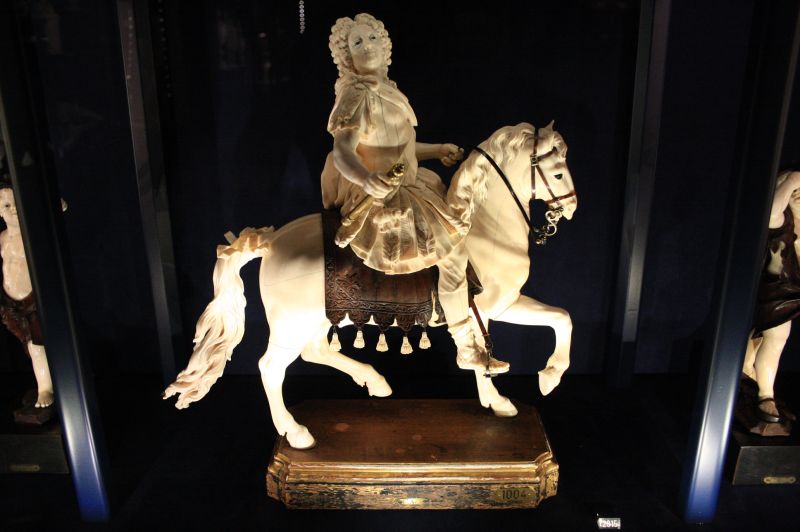 gal/Copenhagen/Rosenborg_Castle/Danish_Crown_Jewels/Rosenborg_Danish_Crown_Jewels_Treasury040.jpg