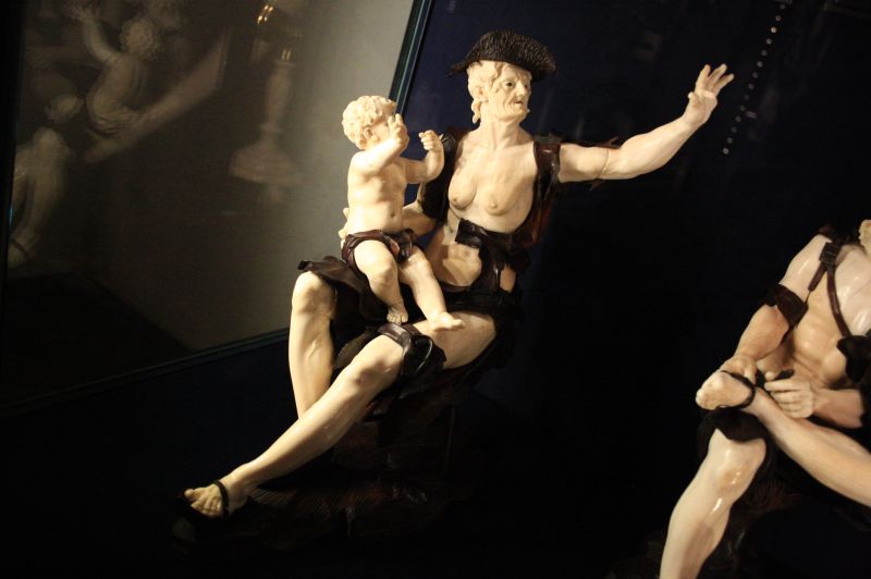 gal/Copenhagen/Rosenborg_Castle/Danish_Crown_Jewels/Rosenborg_Danish_Crown_Jewels_Treasury042.jpg