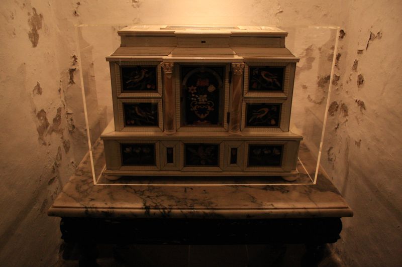 gal/Copenhagen/Rosenborg_Castle/Danish_Crown_Jewels/Rosenborg_Danish_Crown_Jewels_Treasury126.jpg