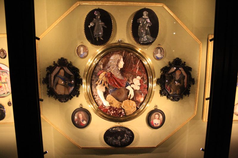 gal/Copenhagen/Rosenborg_Castle/Danish_Crown_Jewels/Rosenborg_Danish_Crown_Jewels_Treasury129.jpg