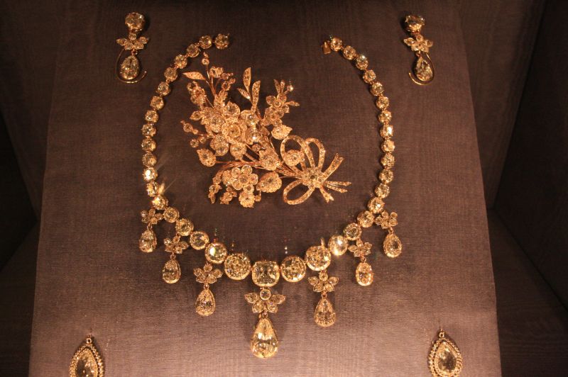 gal/Copenhagen/Rosenborg_Castle/Danish_Crown_Jewels/Rosenborg_Danish_Crown_Jewels_Treasury190.jpg