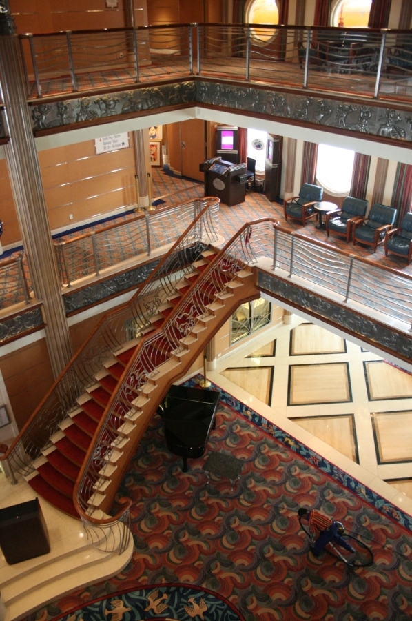 gal/Disney_Cruise_Line/Grand_Escalier/IMG_8007.JPG