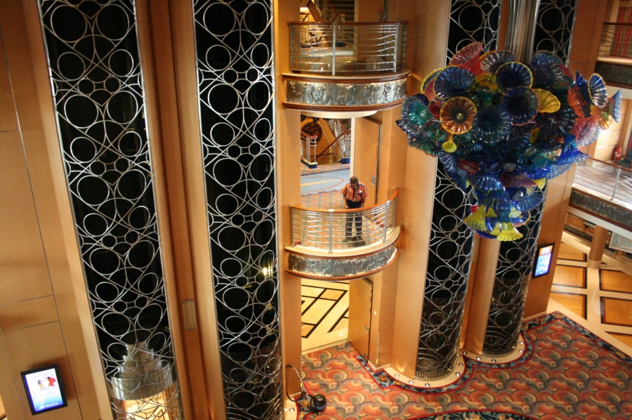 gal/Disney_Cruise_Line/Grand_Escalier/IMG_8054.JPG