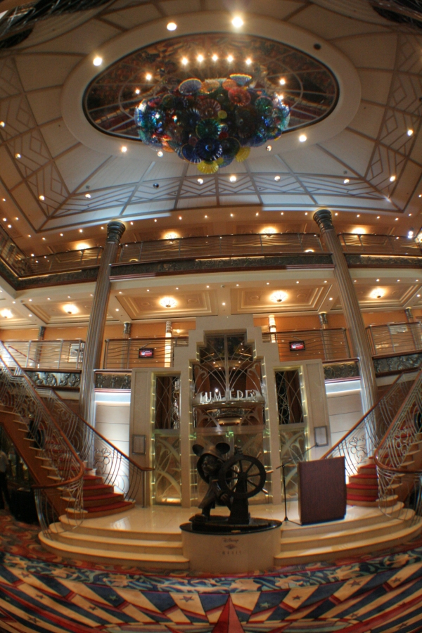 gal/Disney_Cruise_Line/Grand_Escalier/IMG_8734.JPG