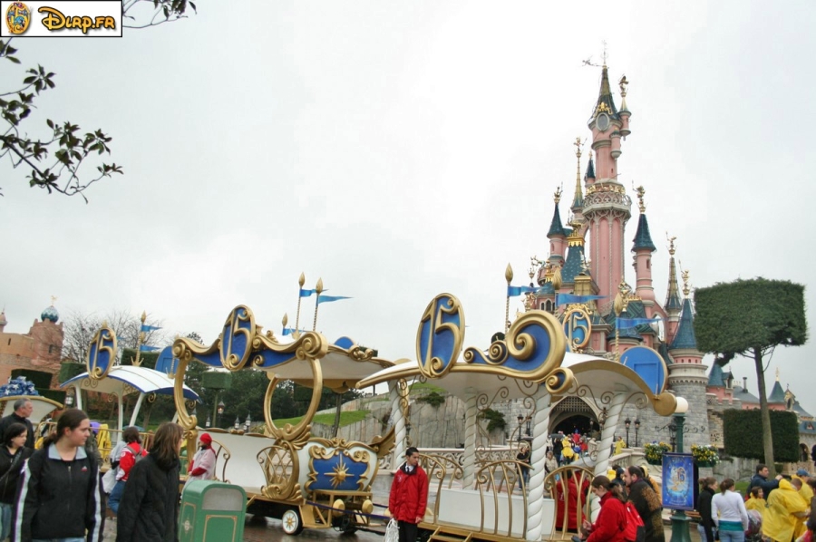 gal/Disneyland_Resort_Paris/15_Ans/characterexpress/charactersexpress02.jpg