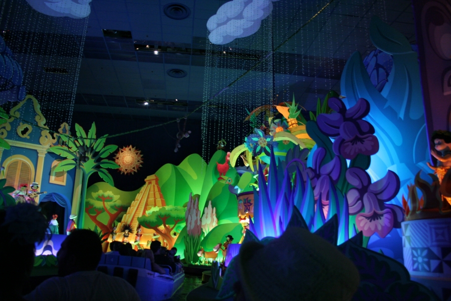 gal/Disneyland_Resort_Paris/Fantasyland/smallworld/IMG_4009.JPG