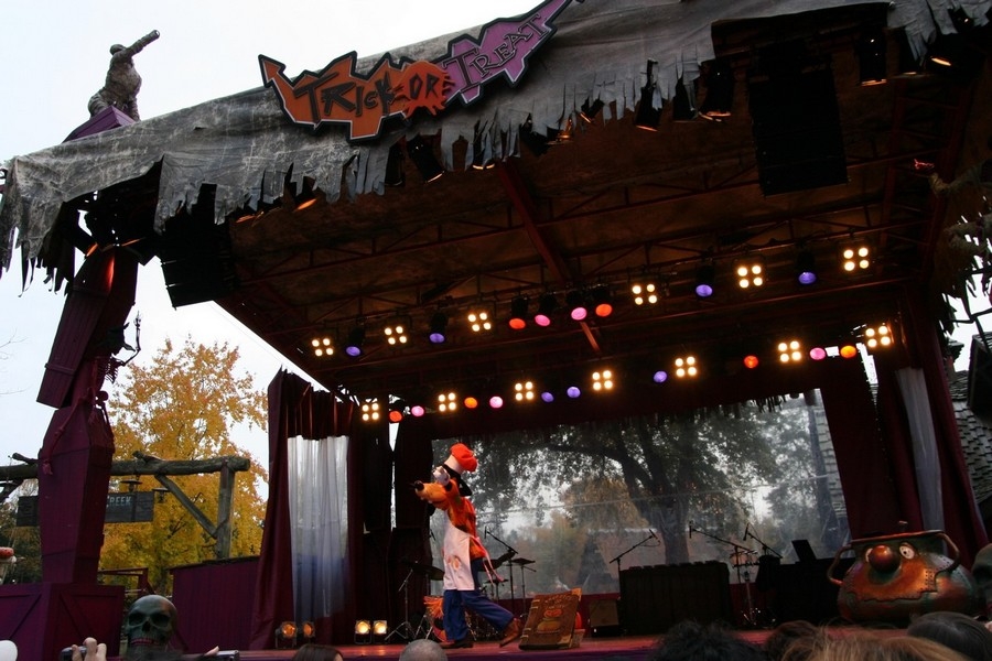 gal/Disneyland_Resort_Paris/Halloween/Dingo_et_la_Marmite_Magique/IMG_9081.JPG