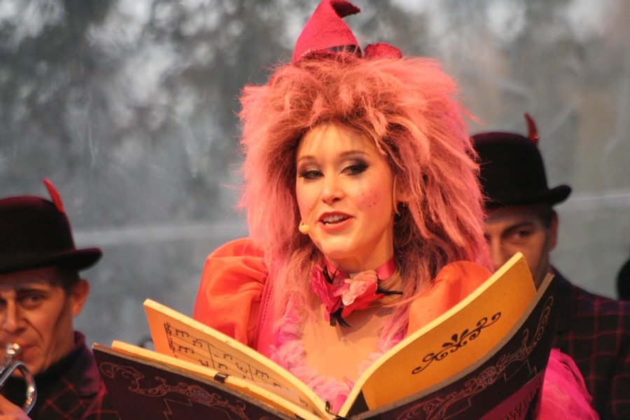 gal/Disneyland_Resort_Paris/Halloween/Minnie_and_the_Batboys/IMG_9157.JPG