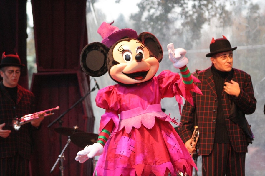 gal/Disneyland_Resort_Paris/Halloween/Minnie_and_the_Batboys/IMG_9163.JPG