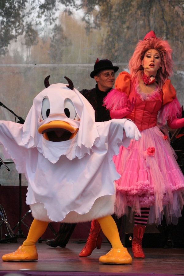 gal/Disneyland_Resort_Paris/Halloween/Minnie_and_the_Batboys/IMG_9187.JPG