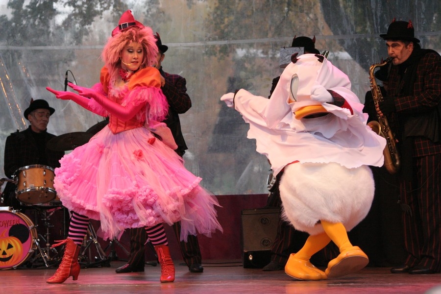 gal/Disneyland_Resort_Paris/Halloween/Minnie_and_the_Batboys/IMG_9191.JPG
