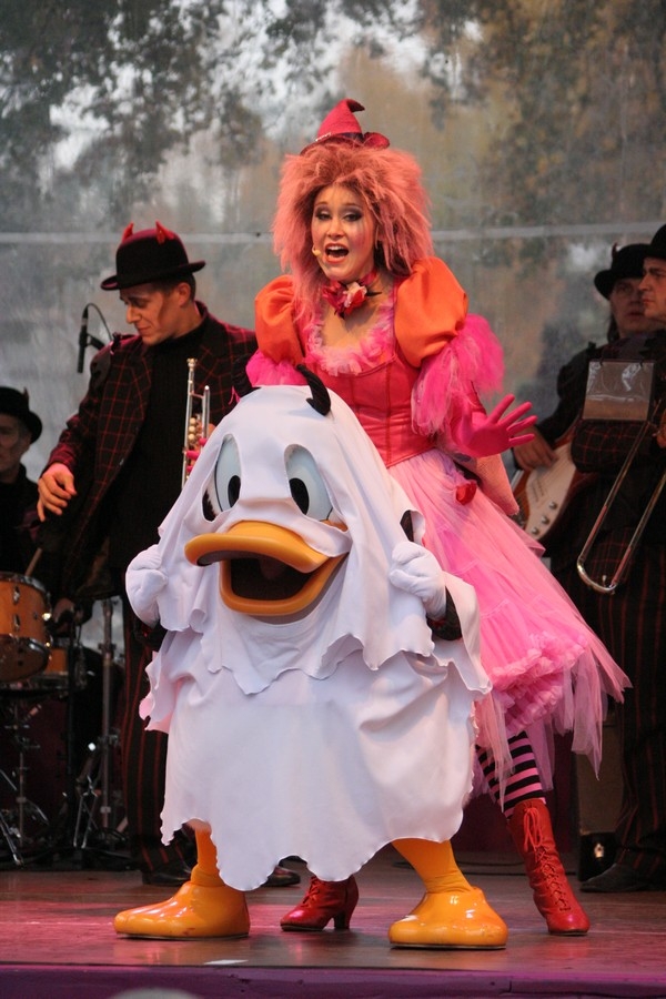 gal/Disneyland_Resort_Paris/Halloween/Minnie_and_the_Batboys/IMG_9194.JPG