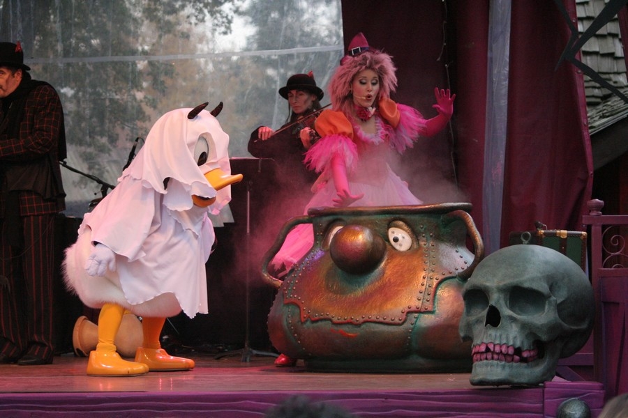 gal/Disneyland_Resort_Paris/Halloween/Minnie_and_the_Batboys/IMG_9195.JPG