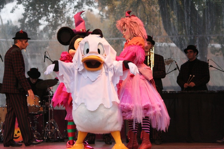 gal/Disneyland_Resort_Paris/Halloween/Minnie_and_the_Batboys/IMG_9196.JPG
