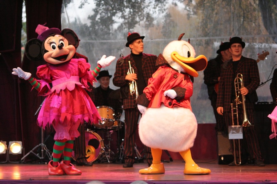 gal/Disneyland_Resort_Paris/Halloween/Minnie_and_the_Batboys/IMG_9198.JPG