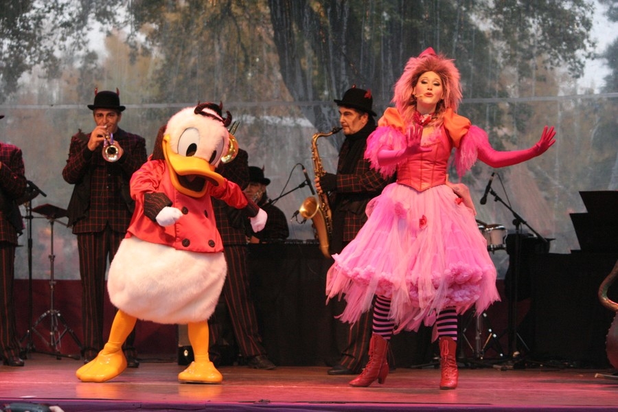gal/Disneyland_Resort_Paris/Halloween/Minnie_and_the_Batboys/IMG_9212.JPG