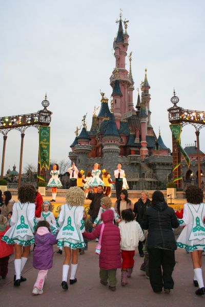 gal/Disneyland_Resort_Paris/St_Patrick/Danses_Irlandaises/St_Patrick_Disneyland166.jpg