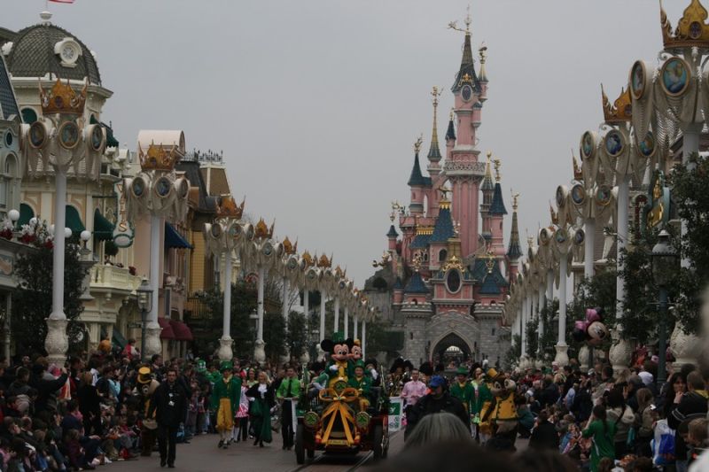 gal/Disneyland_Resort_Paris/St_Patrick/Preparade/St_Patrick_Disneyland221.jpg