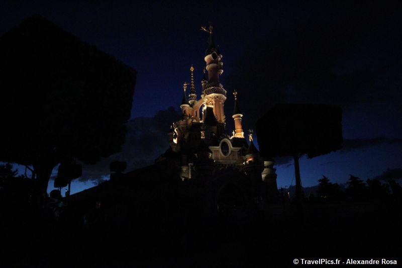 gal/Disneyland_Resort_Paris/fireworks/14_Juillet_2010/14_juillet_Disneyland_Chateau02.jpg