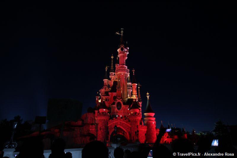 gal/Disneyland_Resort_Paris/fireworks/14_Juillet_2010/14_juillet_Disneyland_Chateau10.jpg