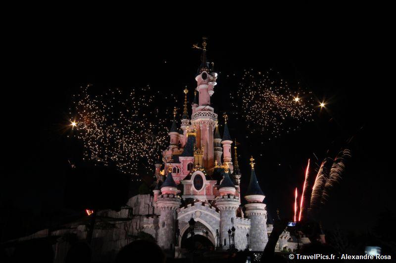 gal/Disneyland_Resort_Paris/fireworks/14_Juillet_2010/14_juillet_Disneyland_Chateau16.jpg