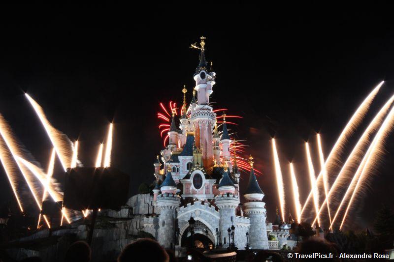 gal/Disneyland_Resort_Paris/fireworks/14_Juillet_2010/14_juillet_Disneyland_Chateau22.jpg