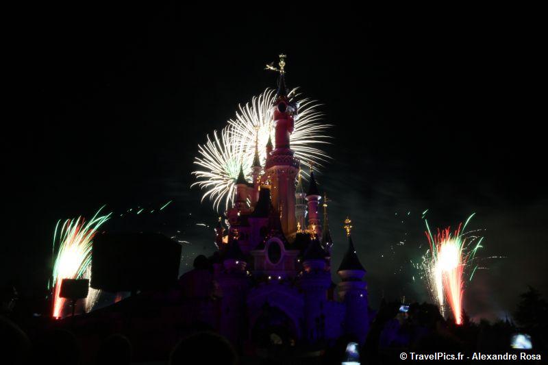 gal/Disneyland_Resort_Paris/fireworks/14_Juillet_2010/14_juillet_Disneyland_Chateau24.jpg