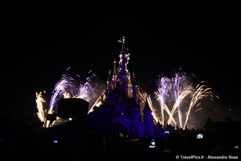 gal/Disneyland_Resort_Paris/fireworks/14_Juillet_2010/14_juillet_Disneyland_Chateau42.jpg