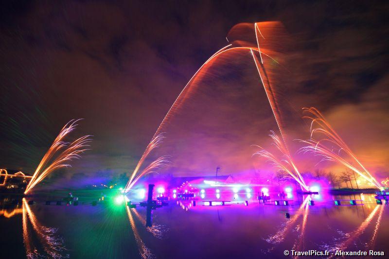 gal/Disneyland_Resort_Paris/fireworks/Bonfire_2010/Bonfire_Disney_Village_Mickey_Fireworks95.jpg