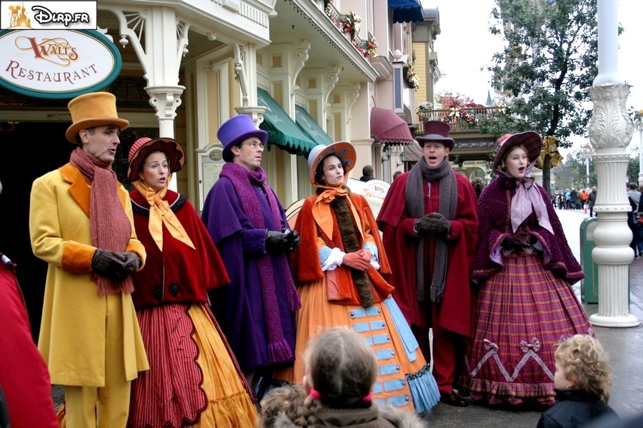 gal/Disneyland_Resort_Paris/noel07/Carollers/carollers03.jpg