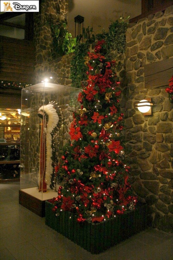 gal/Disneyland_Resort_Paris/noel07/Sapins/sapinstour09.jpg