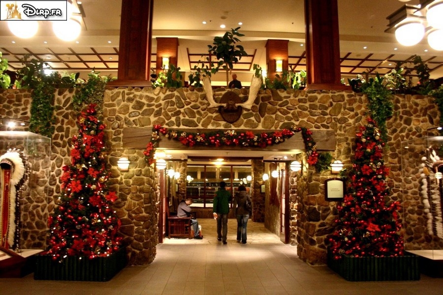 gal/Disneyland_Resort_Paris/noel07/Sapins/sapinstour15.jpg