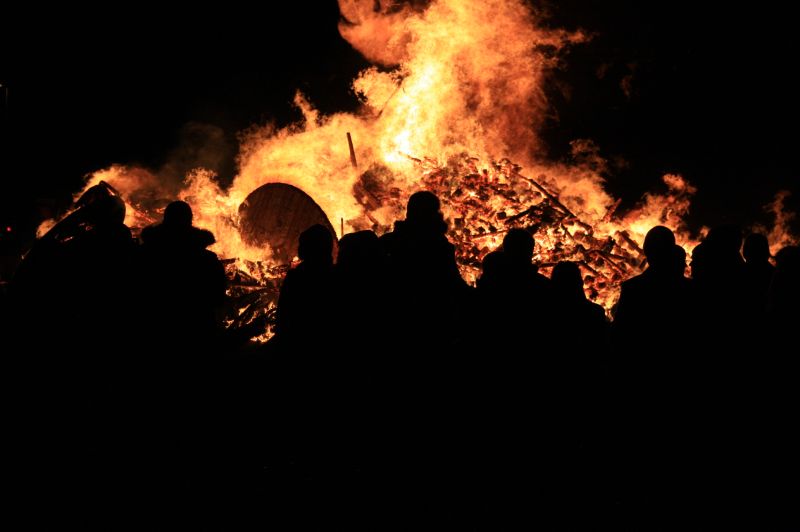gal/Iceland/New_Year_Fireworks/Bonfire/Reykjavik_New_Year_Eve_Bonfire30.jpg