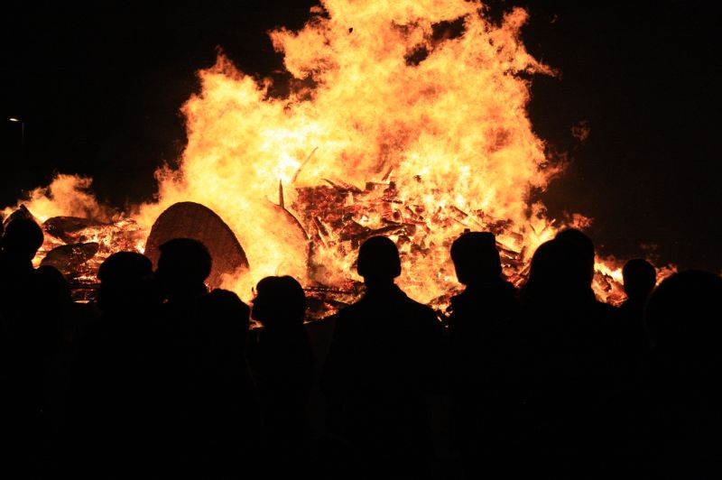 gal/Iceland/New_Year_Fireworks/Bonfire/Reykjavik_New_Year_Eve_Bonfire36.jpg