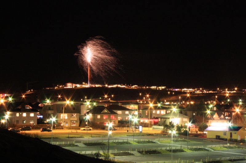 gal/Iceland/New_Year_Fireworks/IMG_7354.JPG