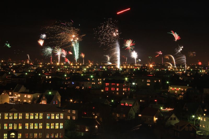 gal/Iceland/New_Year_Fireworks/IMG_7397.JPG