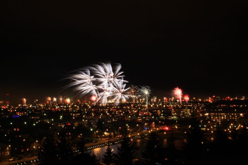 gal/Iceland/New_Year_Fireworks/IMG_7422.JPG