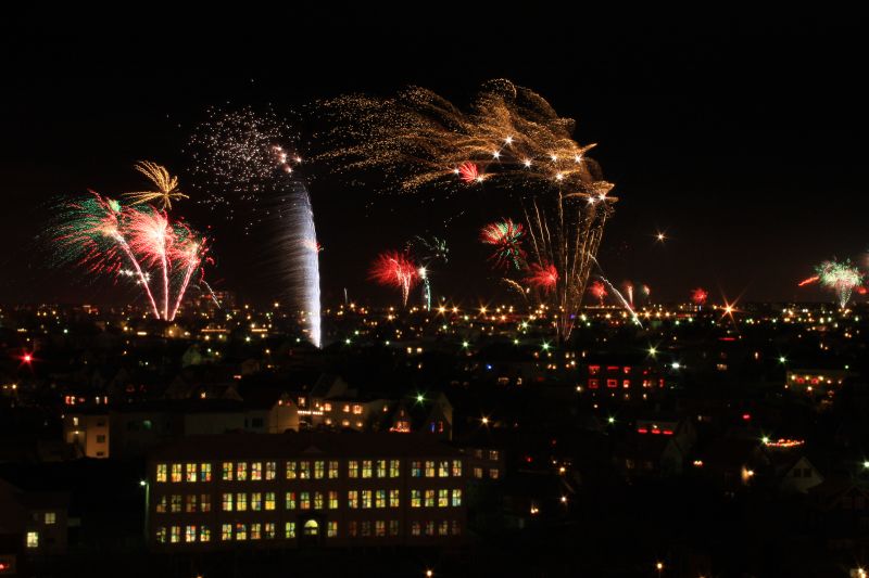 gal/Iceland/New_Year_Fireworks/IMG_7424.JPG