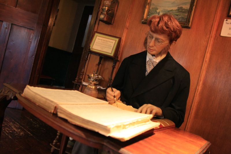gal/Londres/Sherlock_Holmes_Museum/Scenes_de_Crime/Sherlock_Holmes_Museum_110.jpg