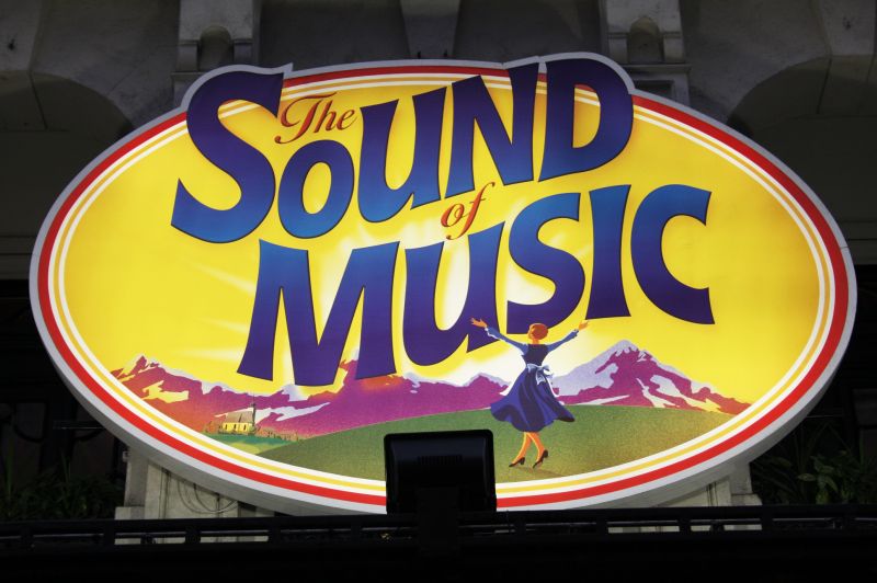 gal/Musical_Theatres/The_Sound_of_Music_-_London_Palladium/Sound_of_Music_London_Palladium08.JPG