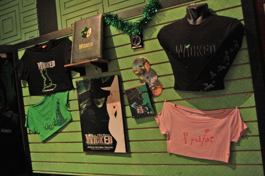 gal/Musical_Theatres/Wicked_-_Apollo_Victoria/Merchandising/Wicked_Musical_London011.jpg