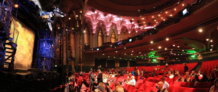 gal/Musical_Theatres/Wicked_-_Apollo_Victoria/Wicked_Musical_London012a.jpg