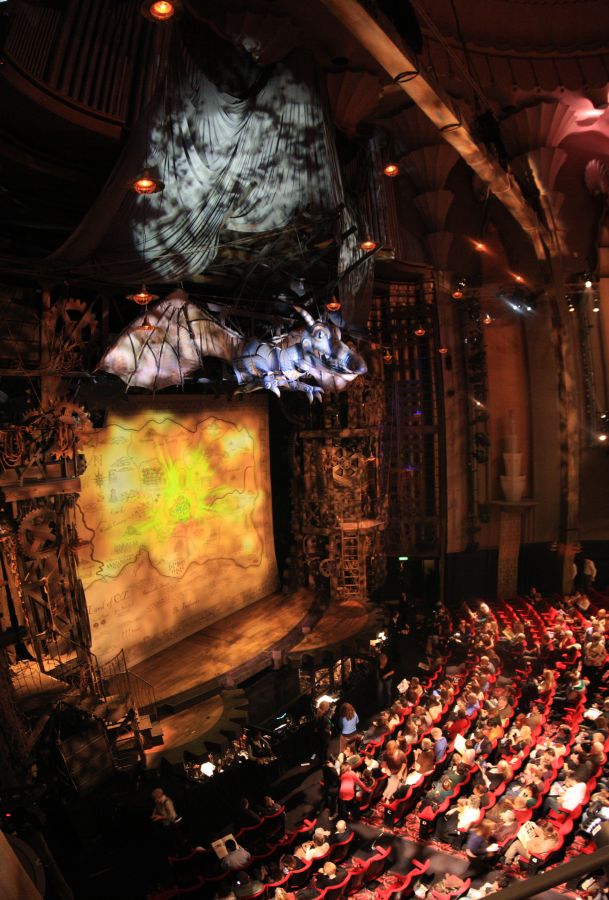 gal/Musical_Theatres/Wicked_-_Apollo_Victoria/Wicked_Musical_London012d.jpg